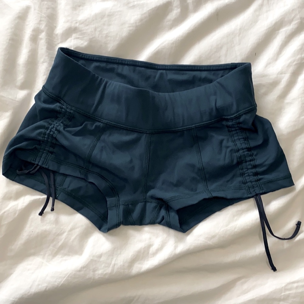 lululemon teal shorts